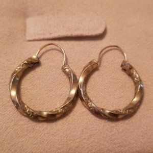 Vintage 1960s Gold Tone Wire Hoop Earrings